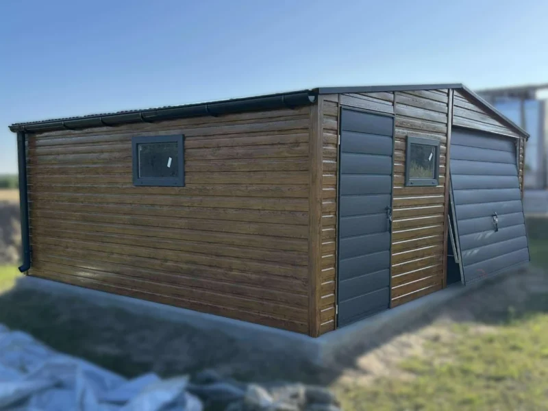Garaż blaszany 6x5m Złoty Dąb / Grafit | Brama Uchylna | Osobne Drzwi i 2 Okna | Profil