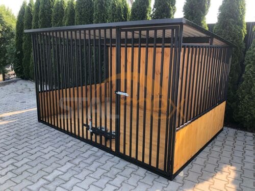 Kojec dla psa 3x2 m Czarny | Zabudowa Drewnem | Drewniana Podłoga | Obrotowe Miski | Profile Pionowe