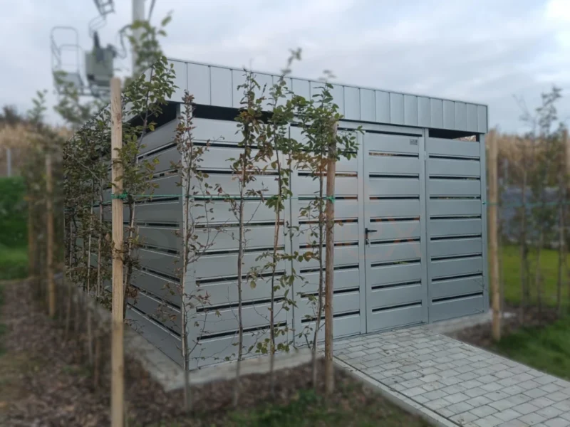 Wiata Śmietnikowa Premium 3,80 x 6,00 m RAL 9006 jasny szary | Blenda Maskująca Dach | Lamele Poziome | Profil