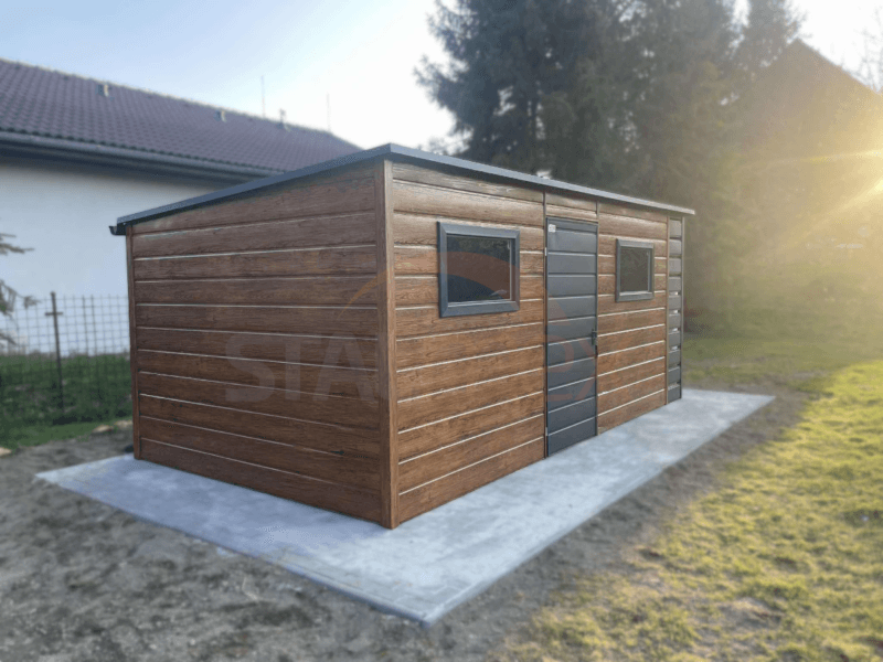 Nowoczesny Domek ogrodowy z Wiatą 5,5×3 m Złoty Dąb / Grafit | Okna i Rynny | Profil